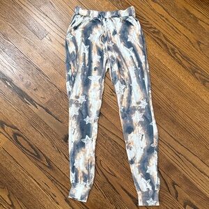 B26 Cozy Casual Women Small Star Print Tie-Dye Joggers - Gray and Tan